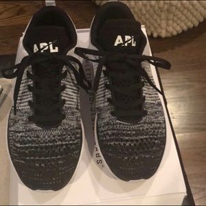 Like New APL Women's TechLoom Pro Shoe metallic